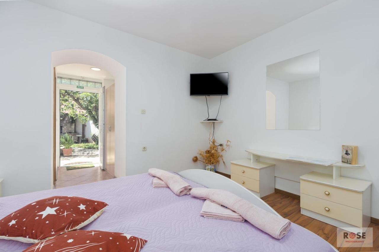 Apartment Laureta Porec Exterior photo