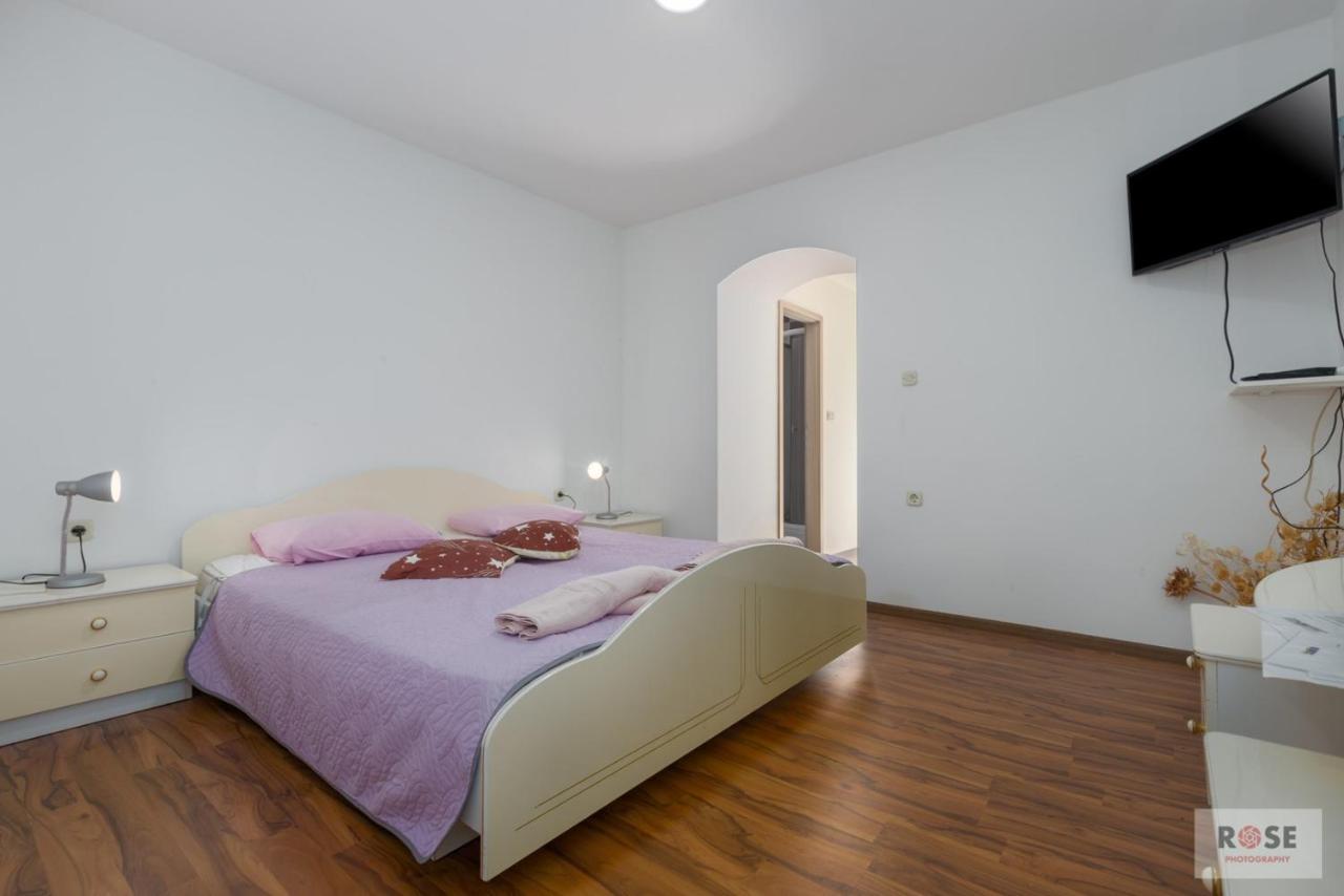 Apartment Laureta Porec Exterior photo