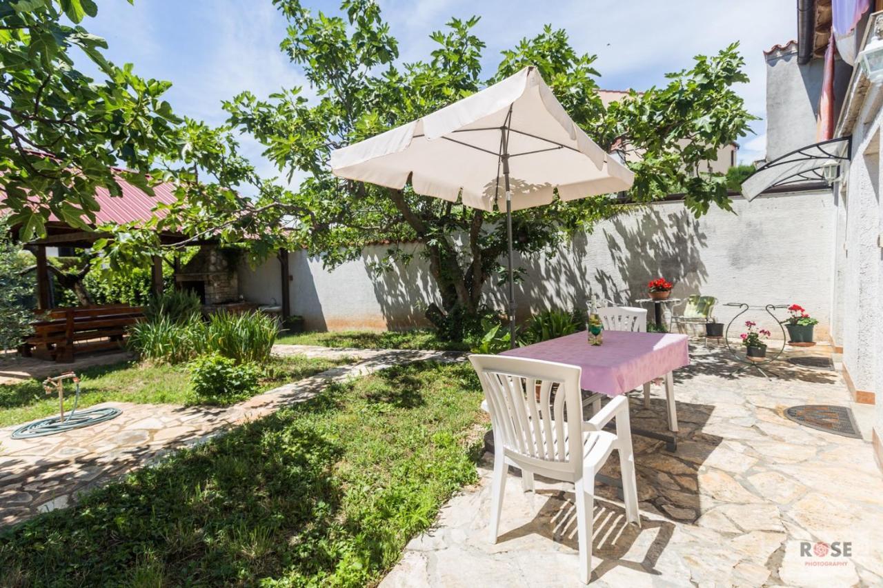 Apartment Laureta Porec Exterior photo